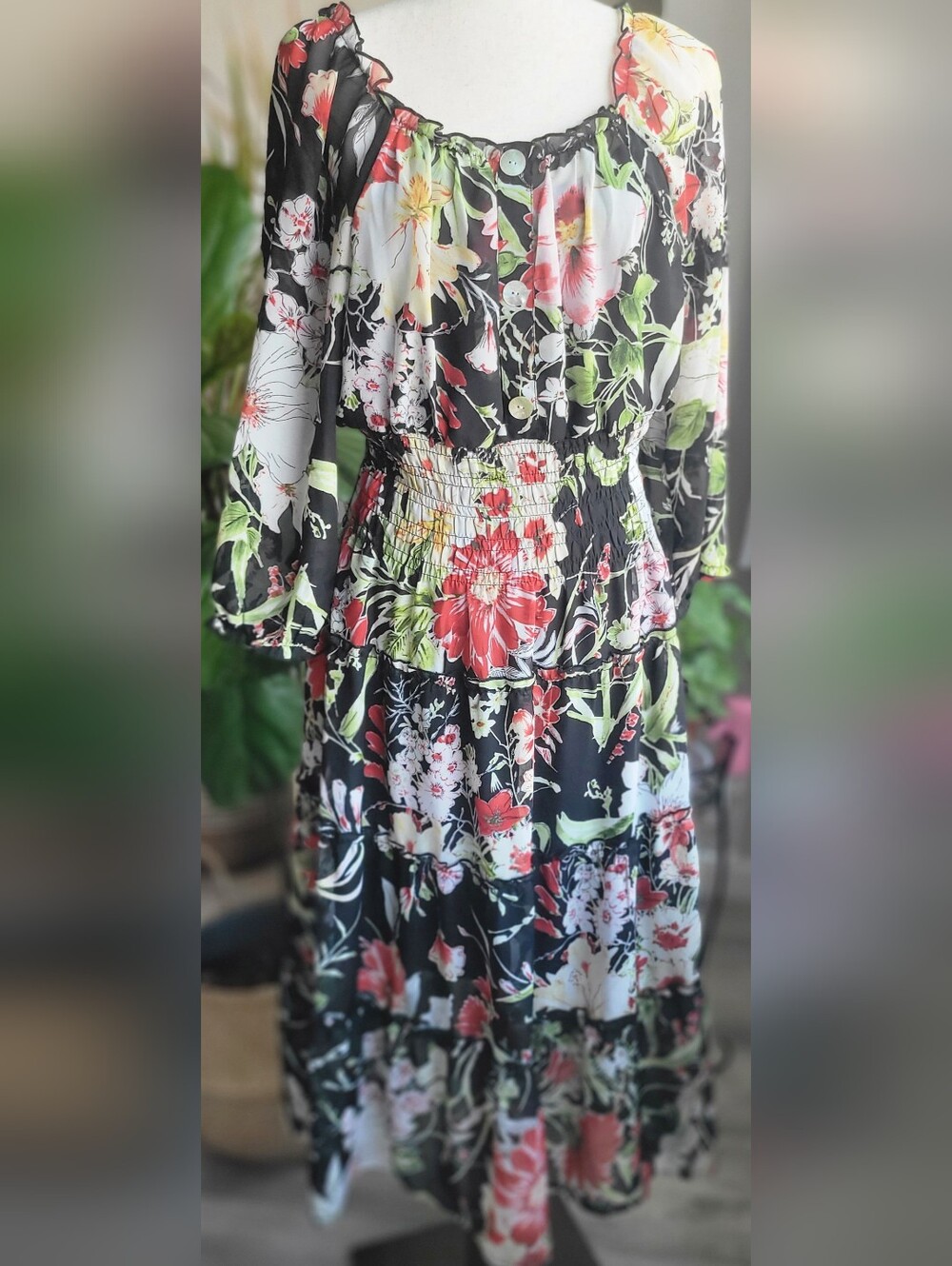 Figueroa & Flower Boho Floral Tiered Midi Dress M Smocked Ruffle Tropical